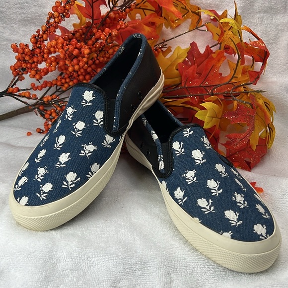 Coach Navy Blue and White Floral slip on shoes. Size 9 - Picture 1 of 6